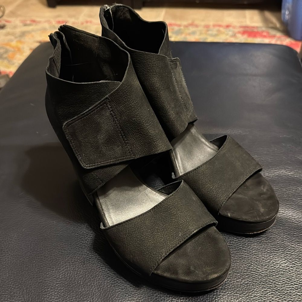 EILEEN FISHER Black Leather Wedge Block Heel Sandals